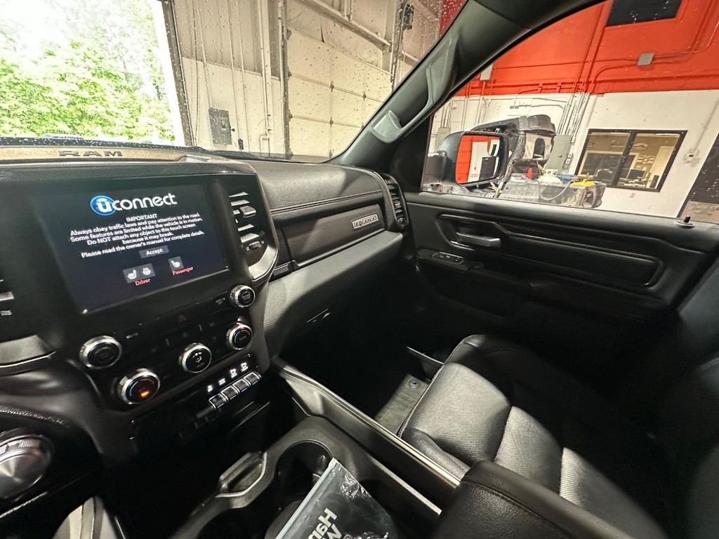 Ram 1500 Vehicle Full-screen Gallery Image 43