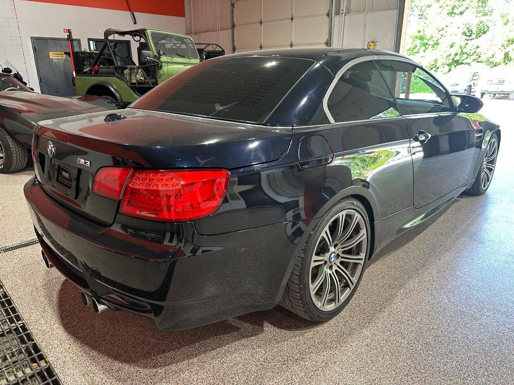 BMW M3 Vehicle Full-screen Gallery Image 5