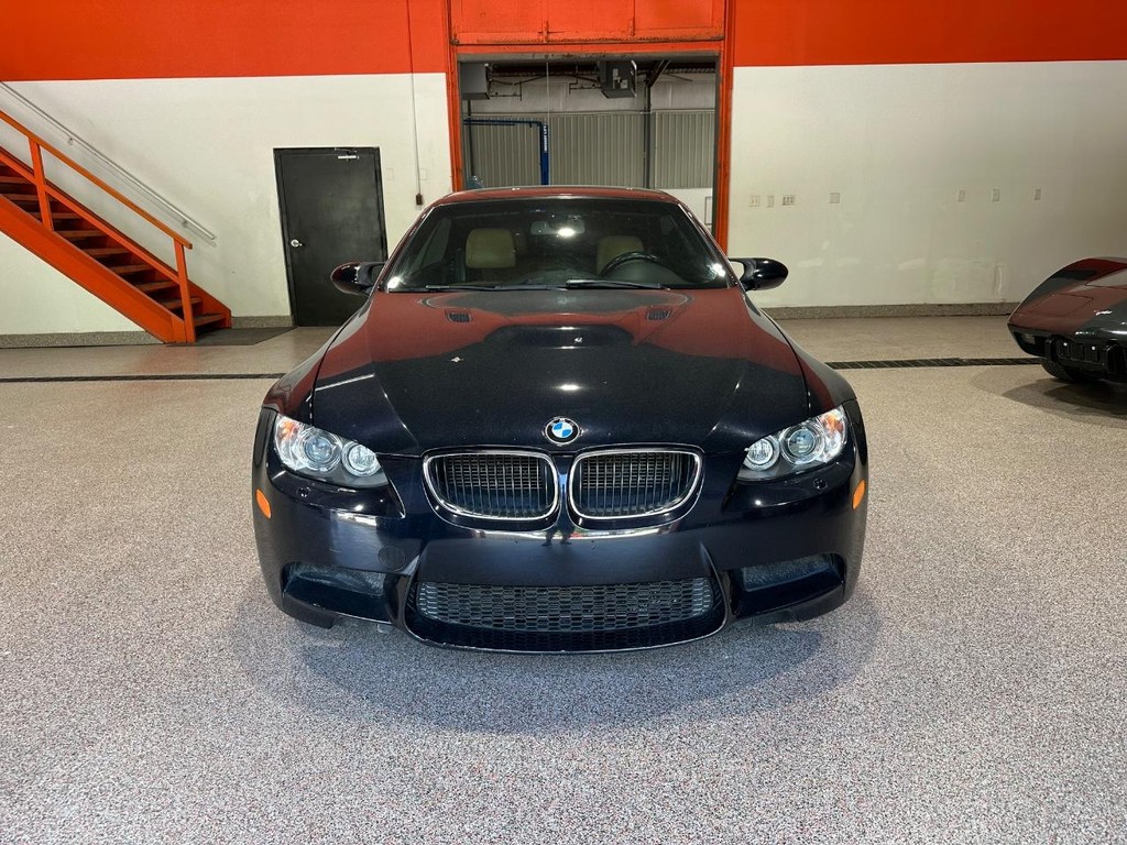 BMW M3 Vehicle Full-screen Gallery Image 6