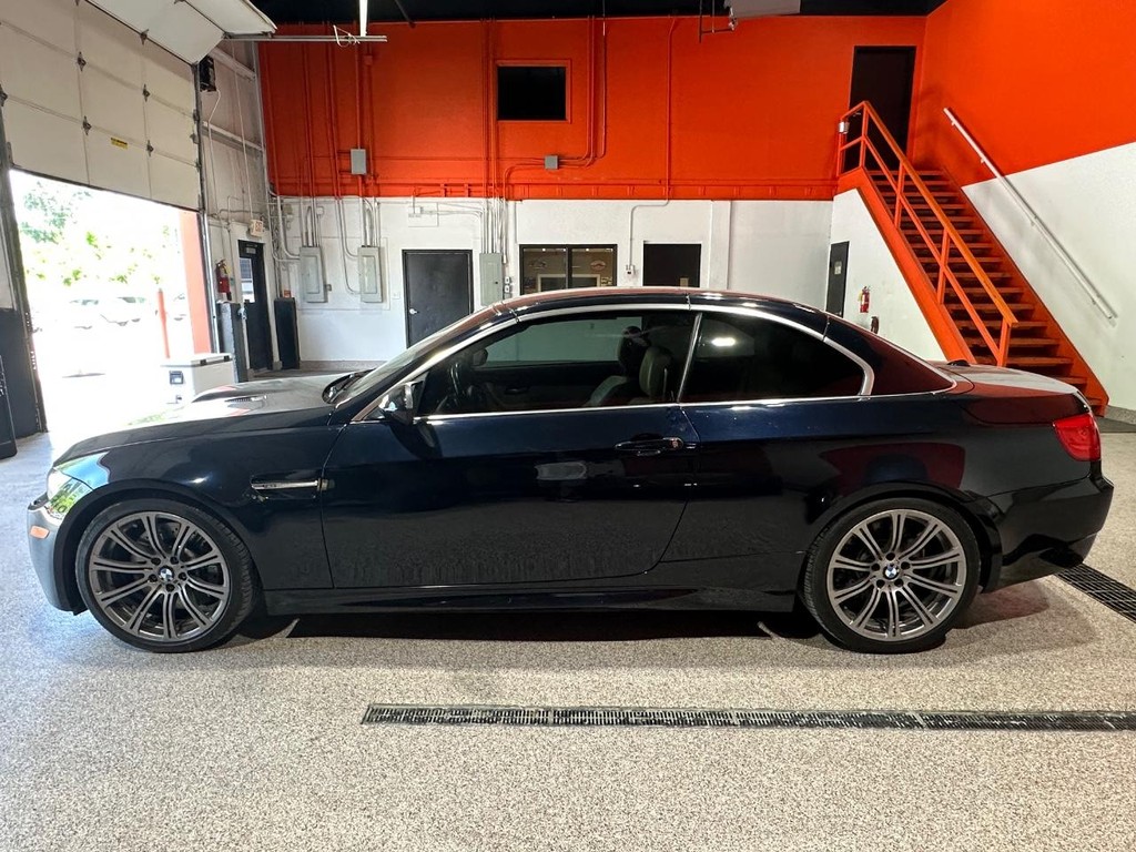 BMW M3 Vehicle Full-screen Gallery Image 8