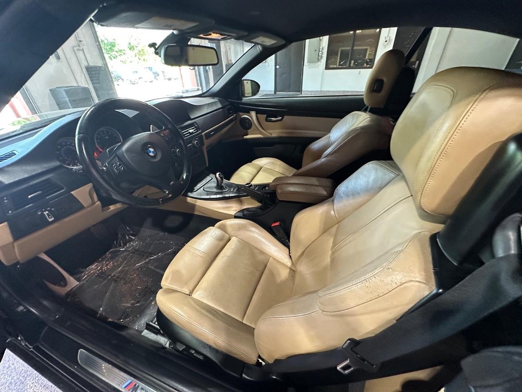 BMW M3 Vehicle Full-screen Gallery Image 9