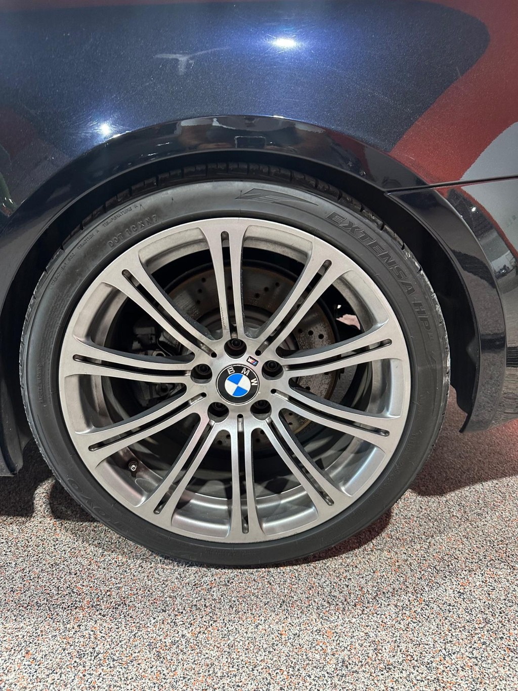 BMW M3 Vehicle Full-screen Gallery Image 10