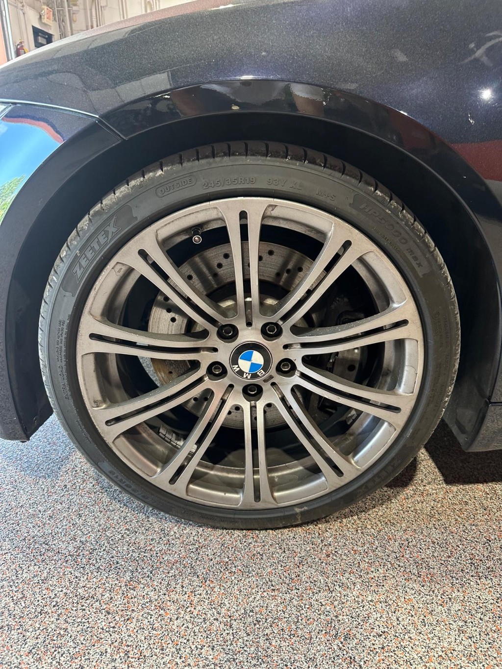 BMW M3 Vehicle Full-screen Gallery Image 11