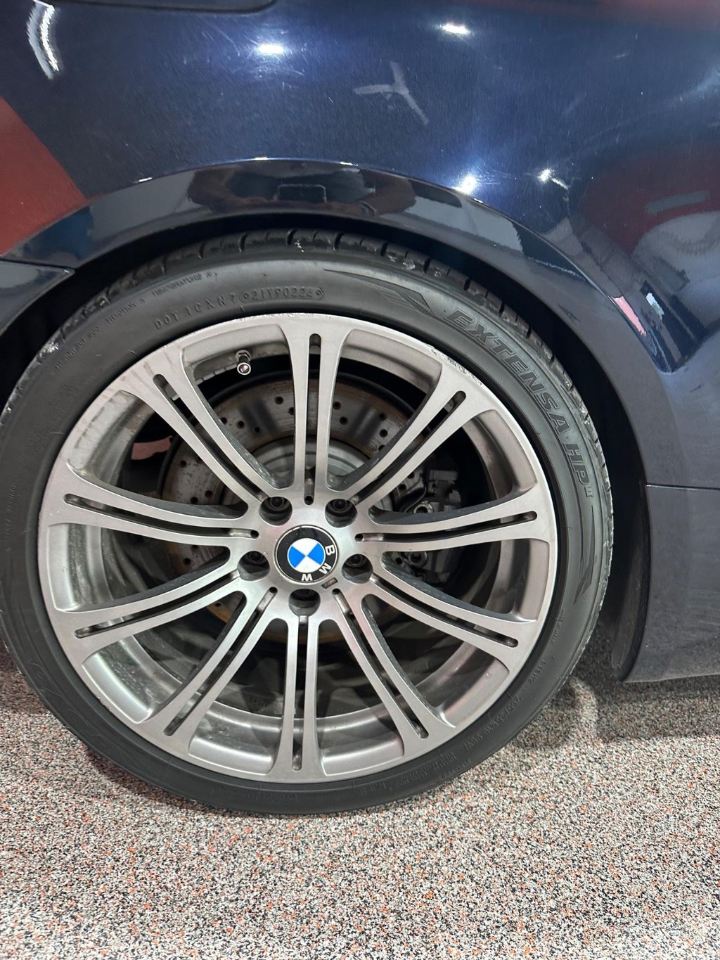 BMW M3 Vehicle Full-screen Gallery Image 12