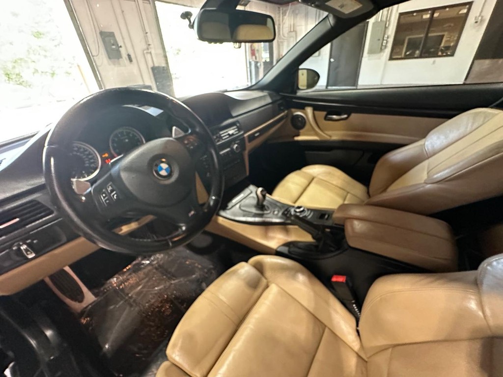 BMW M3 Vehicle Full-screen Gallery Image 13