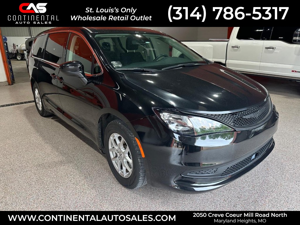 2023 Chrysler Voyager LX's photo