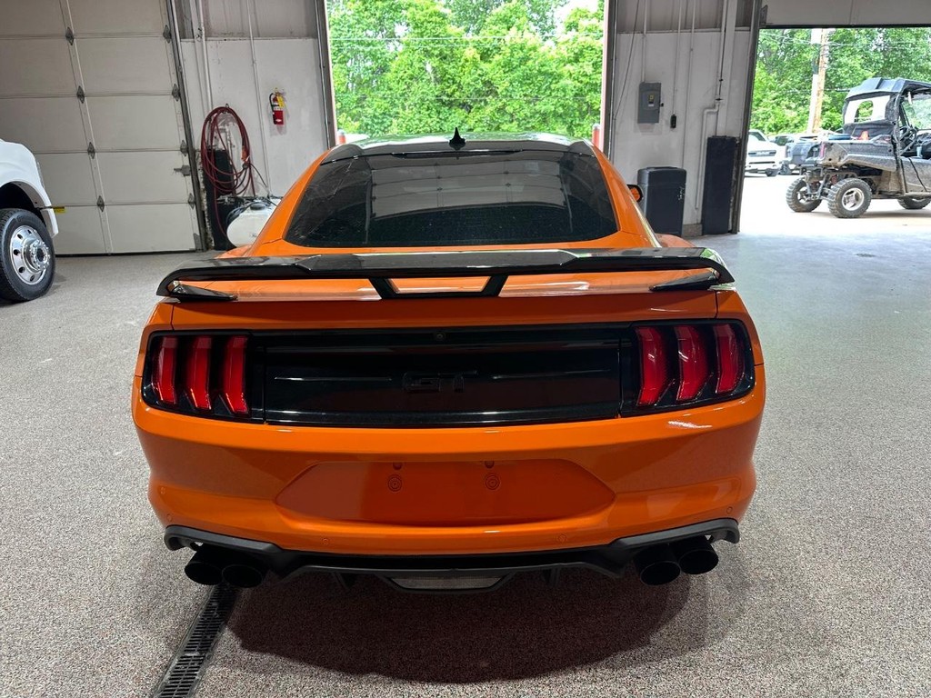 Ford Mustang Vehicle Full-screen Gallery Image 4