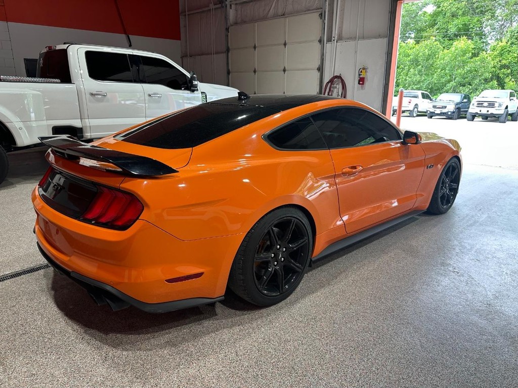 Ford Mustang Vehicle Full-screen Gallery Image 5