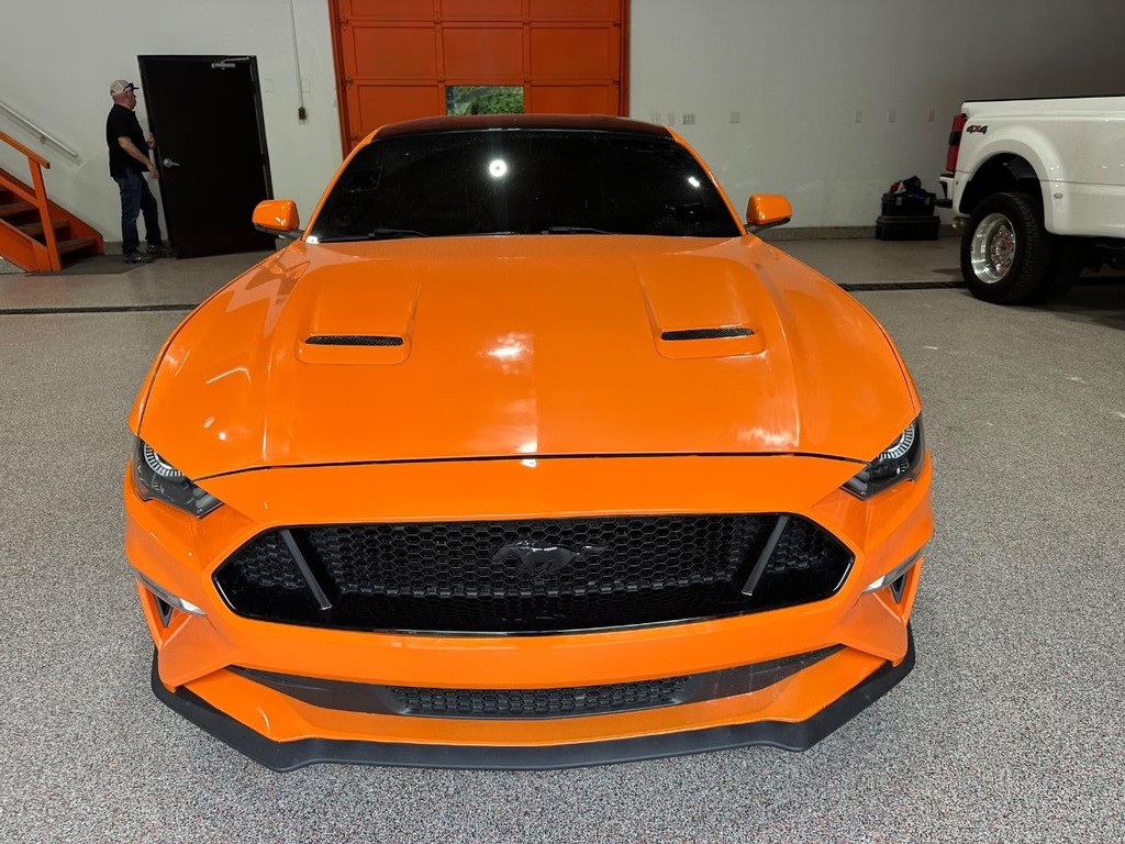 Ford Mustang Vehicle Full-screen Gallery Image 6