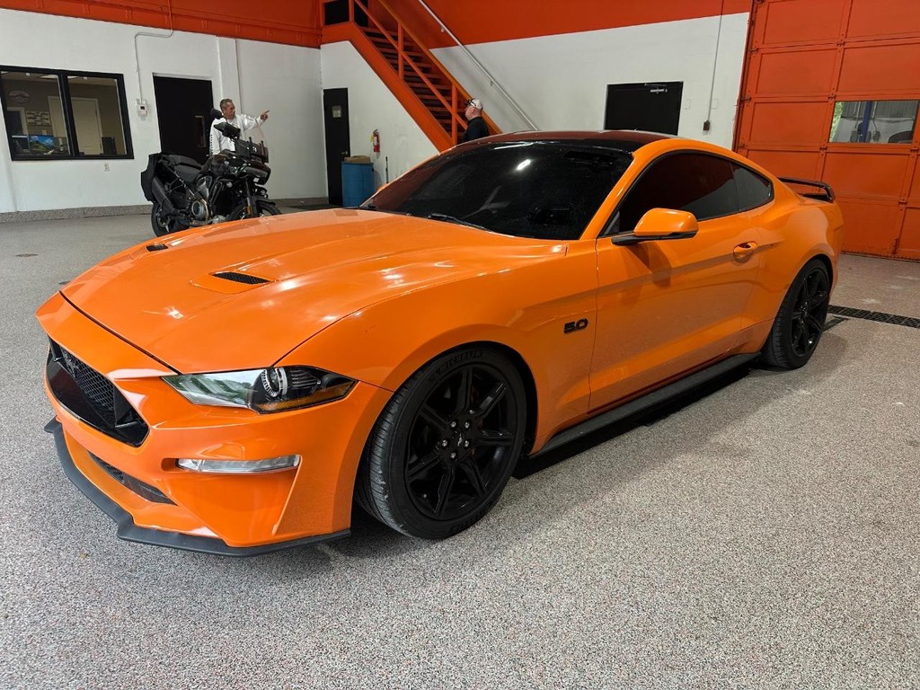 Ford Mustang Vehicle Full-screen Gallery Image 7
