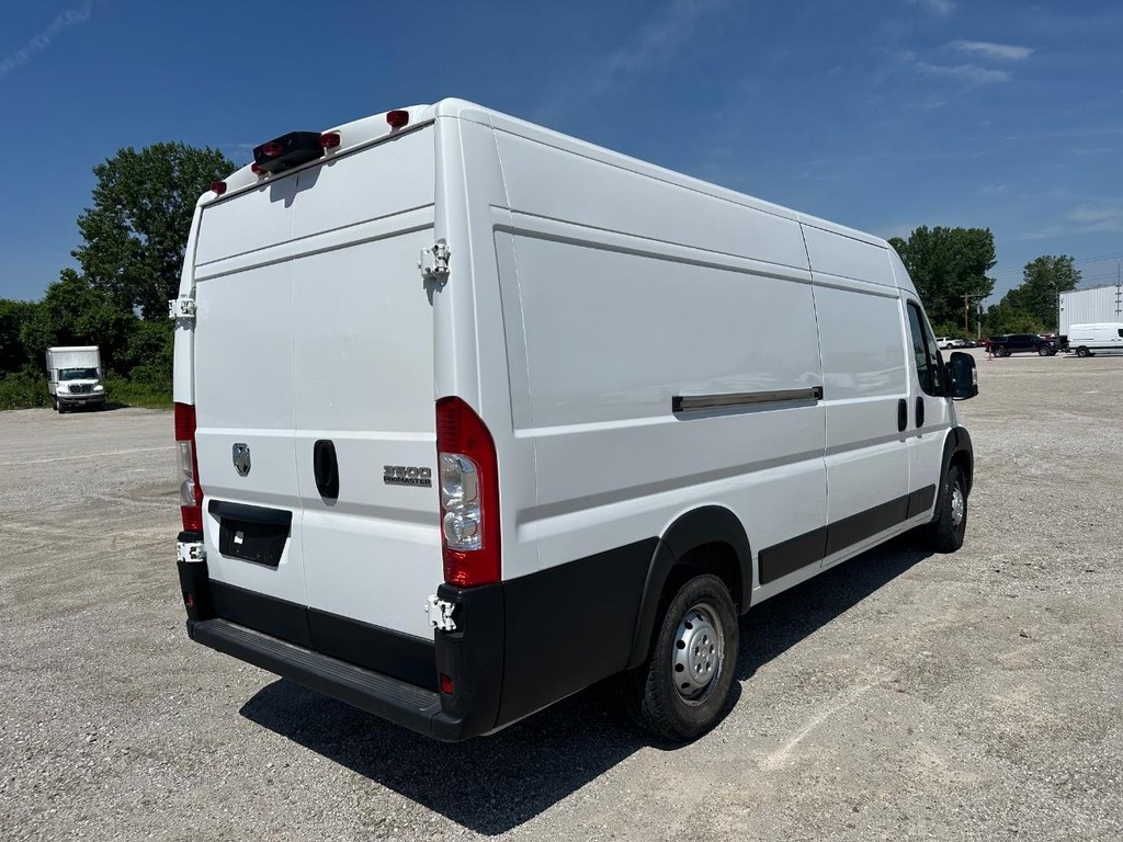 Ram ProMaster Cargo Van Vehicle Full-screen Gallery Image 3