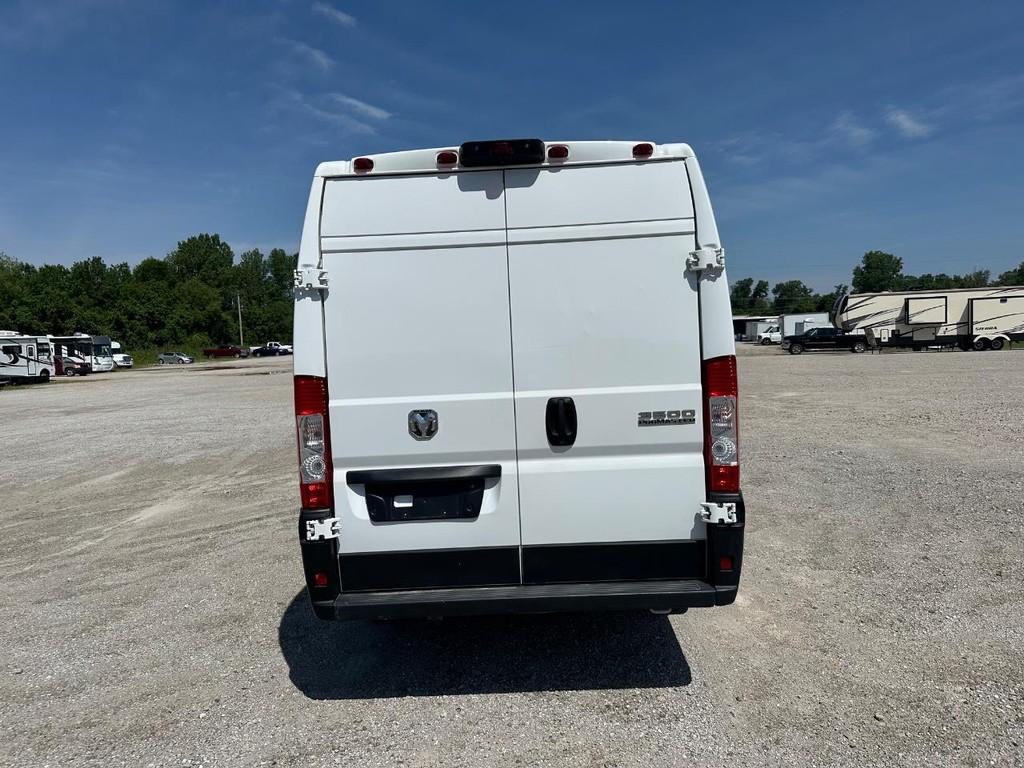 Ram ProMaster Cargo Van Vehicle Full-screen Gallery Image 4