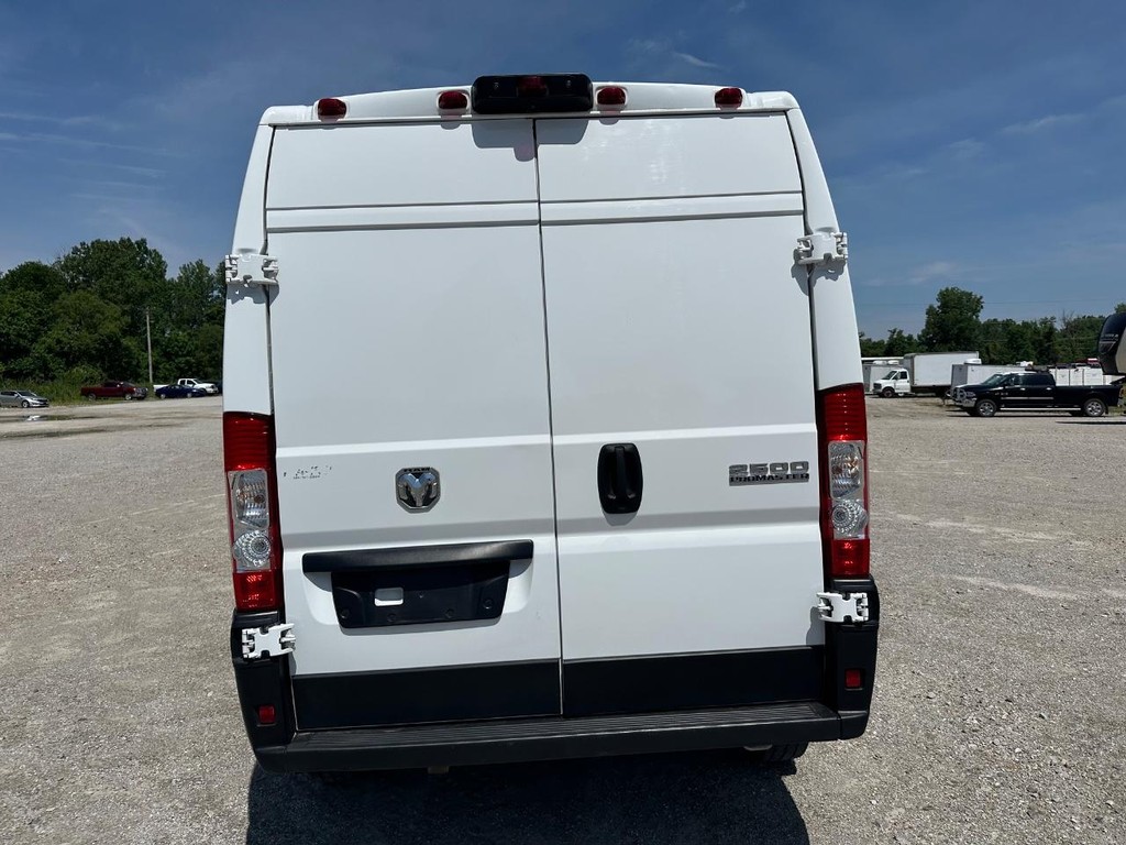Ram ProMaster Cargo Van Vehicle Full-screen Gallery Image 3