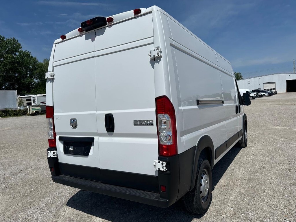 Ram ProMaster Cargo Van Vehicle Full-screen Gallery Image 4