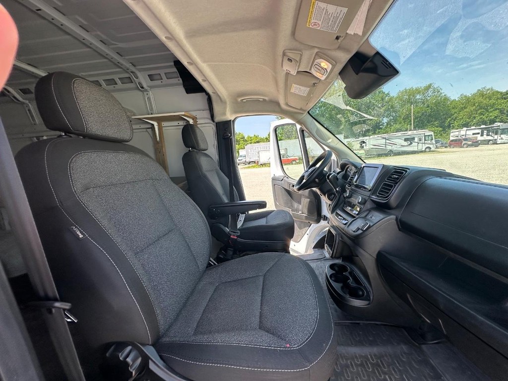 Ram ProMaster Cargo Van Vehicle Full-screen Gallery Image 15