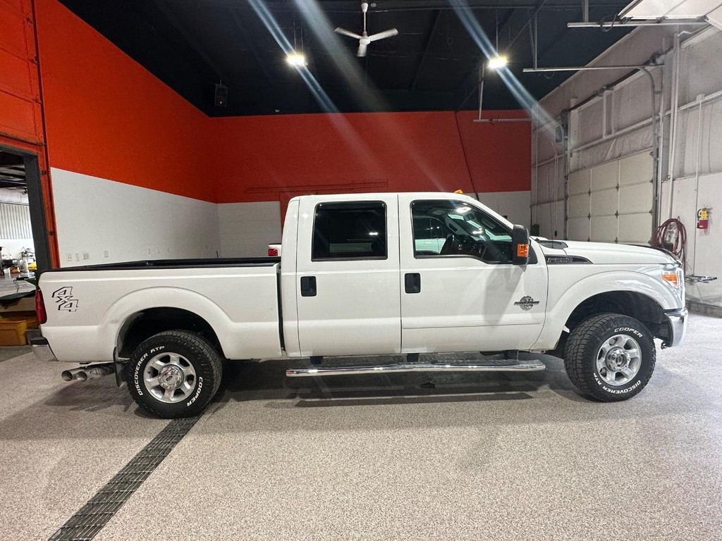 Ford Super Duty F-250 SRW Vehicle Full-screen Gallery Image 2