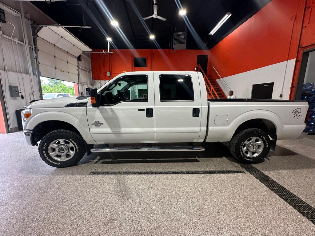 Ford Super Duty F-250 SRW Vehicle Full-screen Gallery Image 4