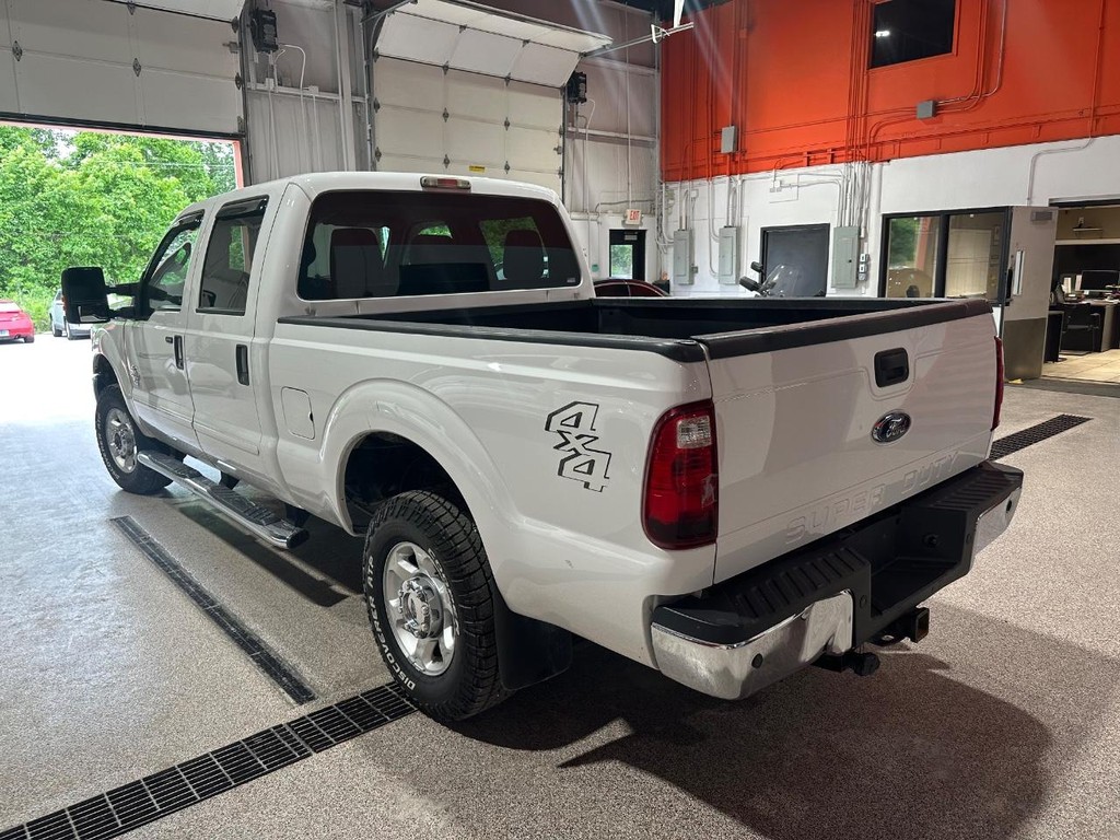 Ford Super Duty F-250 SRW Vehicle Full-screen Gallery Image 5
