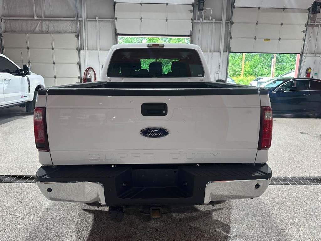 Ford Super Duty F-250 SRW Vehicle Full-screen Gallery Image 6