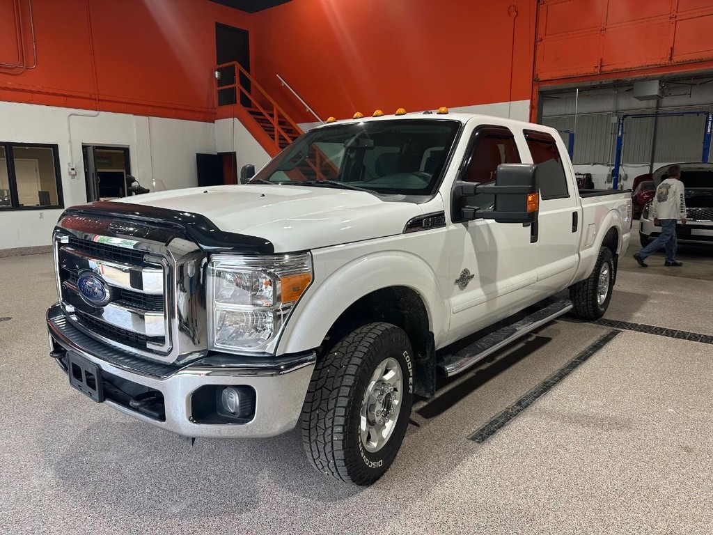 Ford Super Duty F-250 SRW Vehicle Full-screen Gallery Image 8