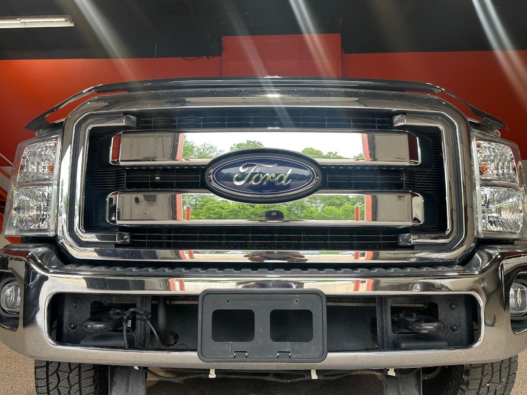 Ford Super Duty F-250 SRW Vehicle Full-screen Gallery Image 9