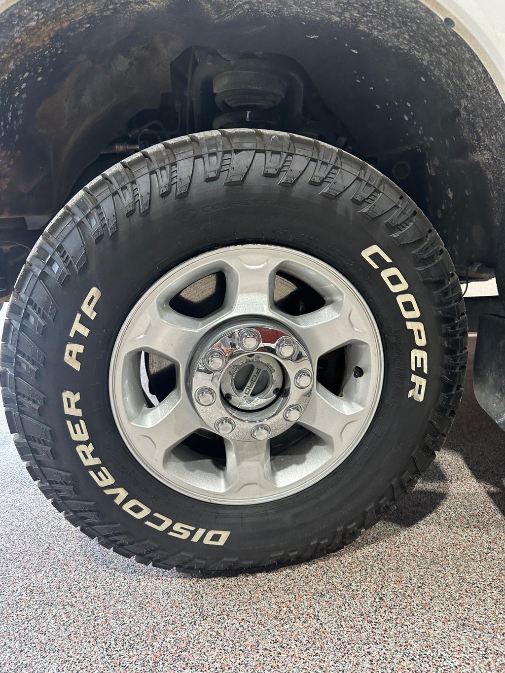 Ford Super Duty F-250 SRW Vehicle Full-screen Gallery Image 12