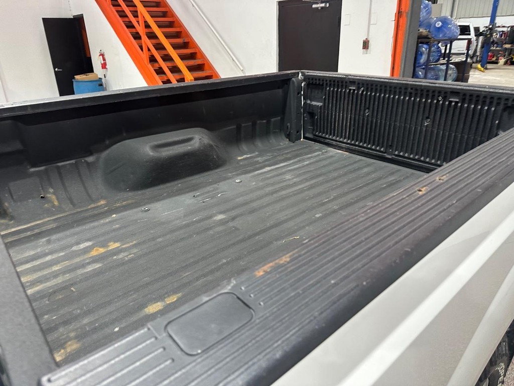Ford Super Duty F-250 SRW Vehicle Full-screen Gallery Image 14