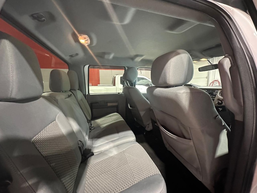 Ford Super Duty F-250 SRW Vehicle Full-screen Gallery Image 20