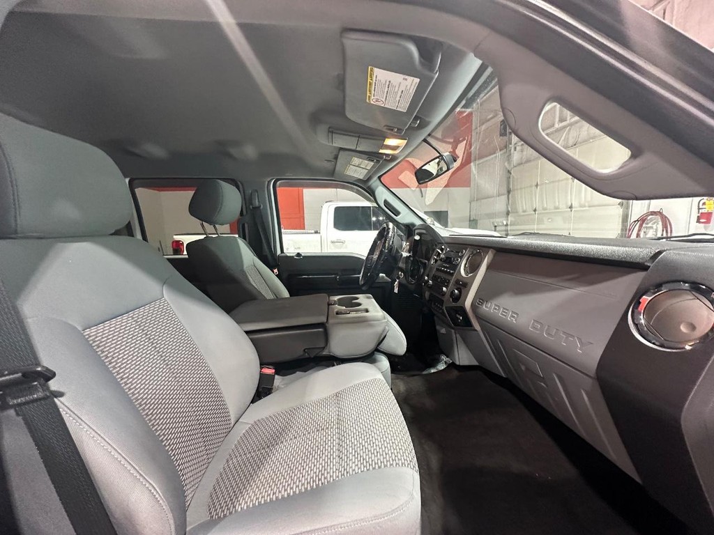Ford Super Duty F-250 SRW Vehicle Full-screen Gallery Image 21