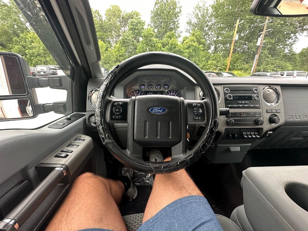 Ford Super Duty F-250 SRW Vehicle Full-screen Gallery Image 22