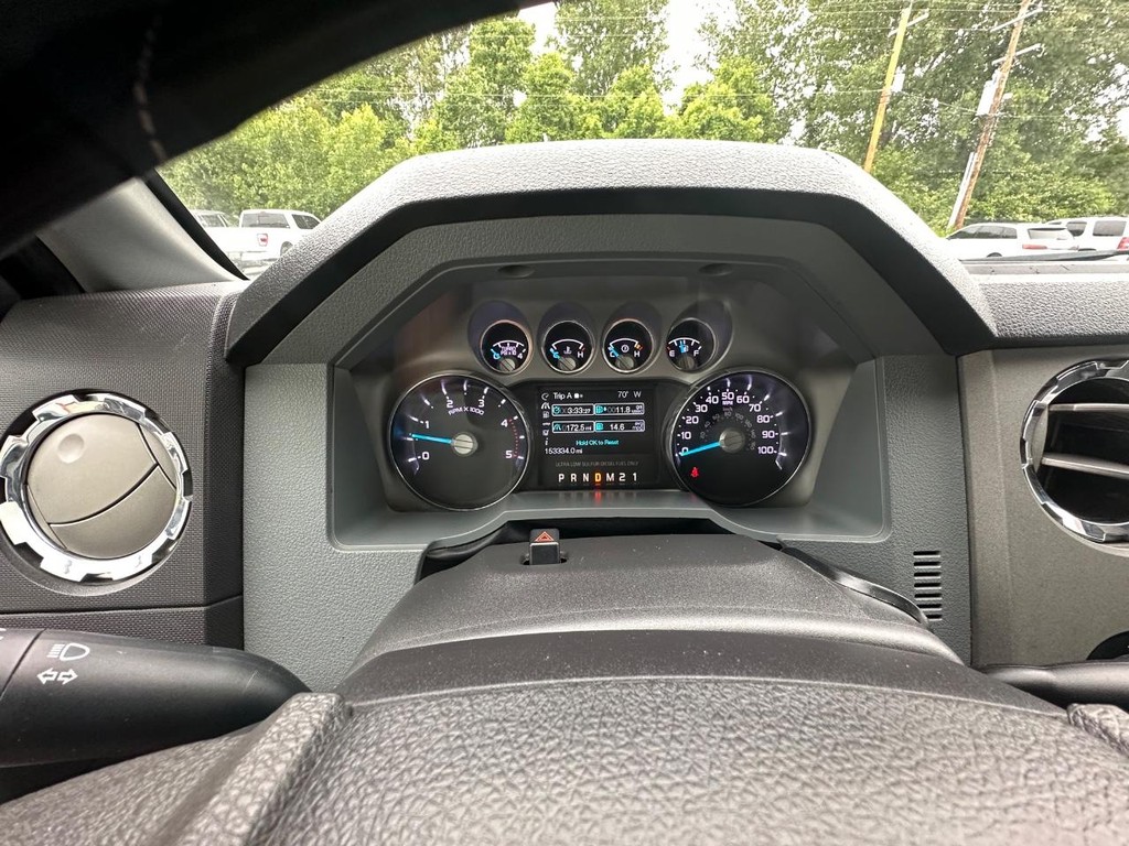 Ford Super Duty F-250 SRW Vehicle Full-screen Gallery Image 23