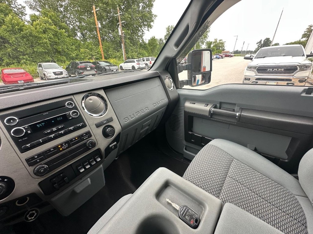 Ford Super Duty F-250 SRW Vehicle Full-screen Gallery Image 24