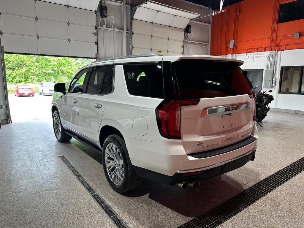 GMC Yukon Vehicle Full-screen Gallery Image 3