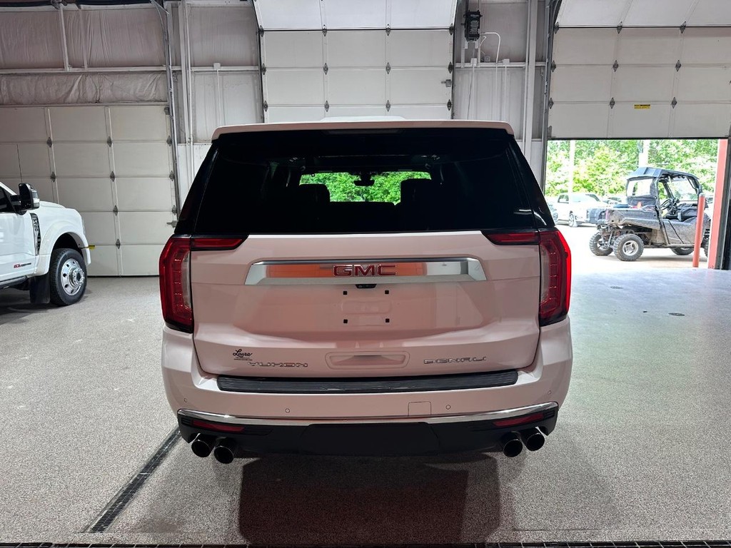 GMC Yukon Vehicle Full-screen Gallery Image 4