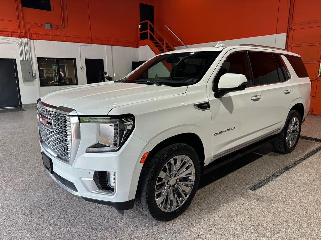 GMC Yukon Vehicle Full-screen Gallery Image 7
