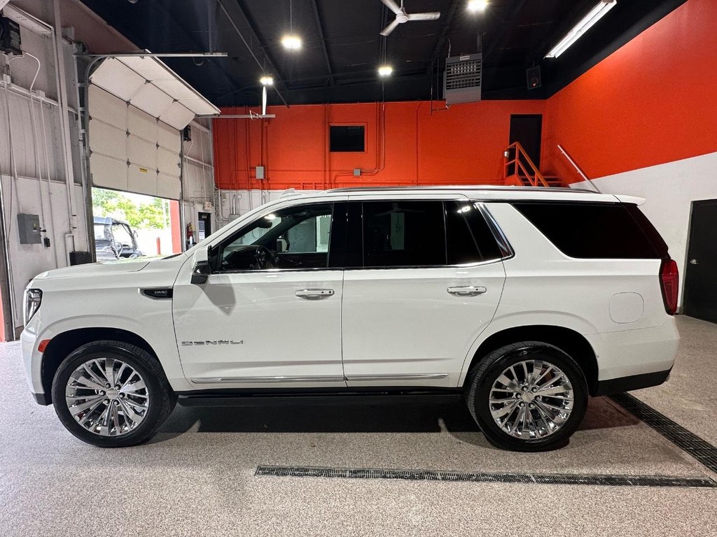 GMC Yukon Vehicle Full-screen Gallery Image 8