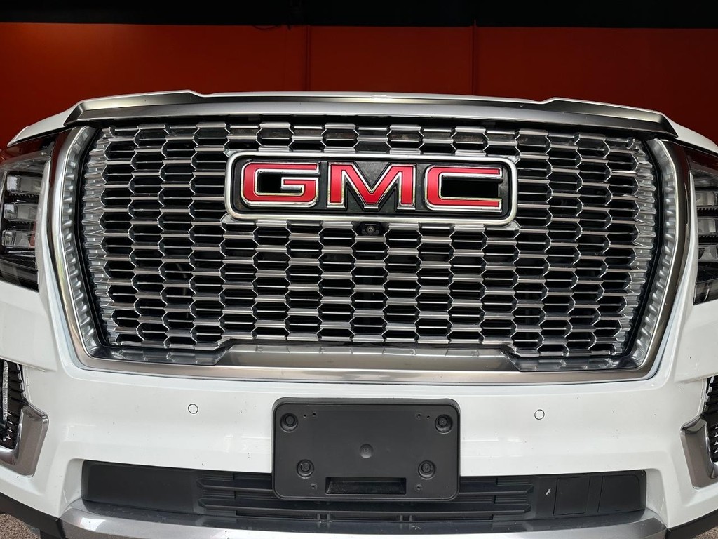 GMC Yukon Vehicle Full-screen Gallery Image 11