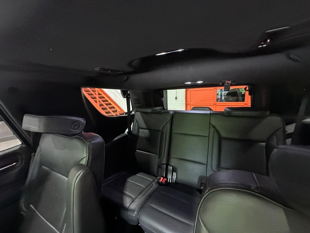 GMC Yukon Vehicle Full-screen Gallery Image 12