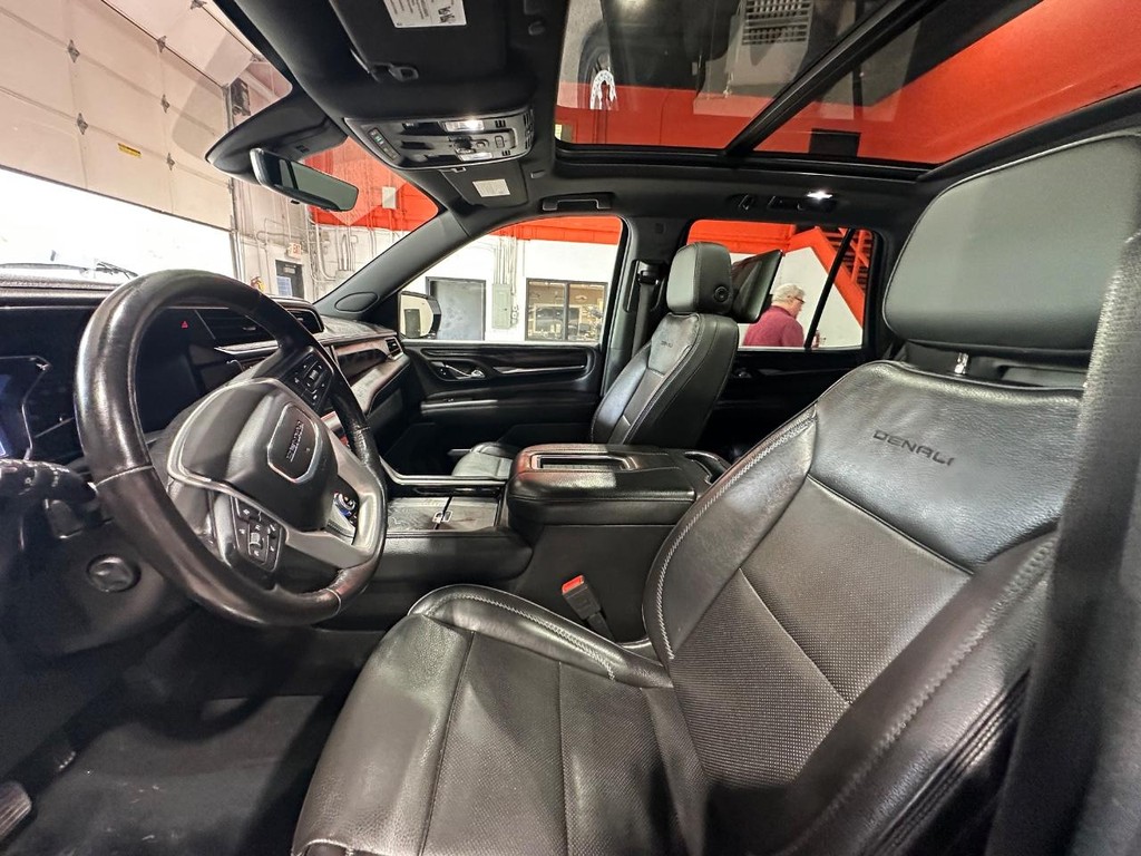 GMC Yukon Vehicle Full-screen Gallery Image 22
