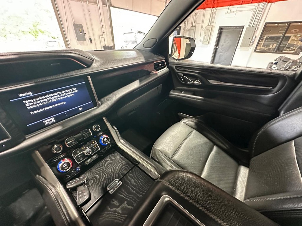 GMC Yukon Vehicle Full-screen Gallery Image 26