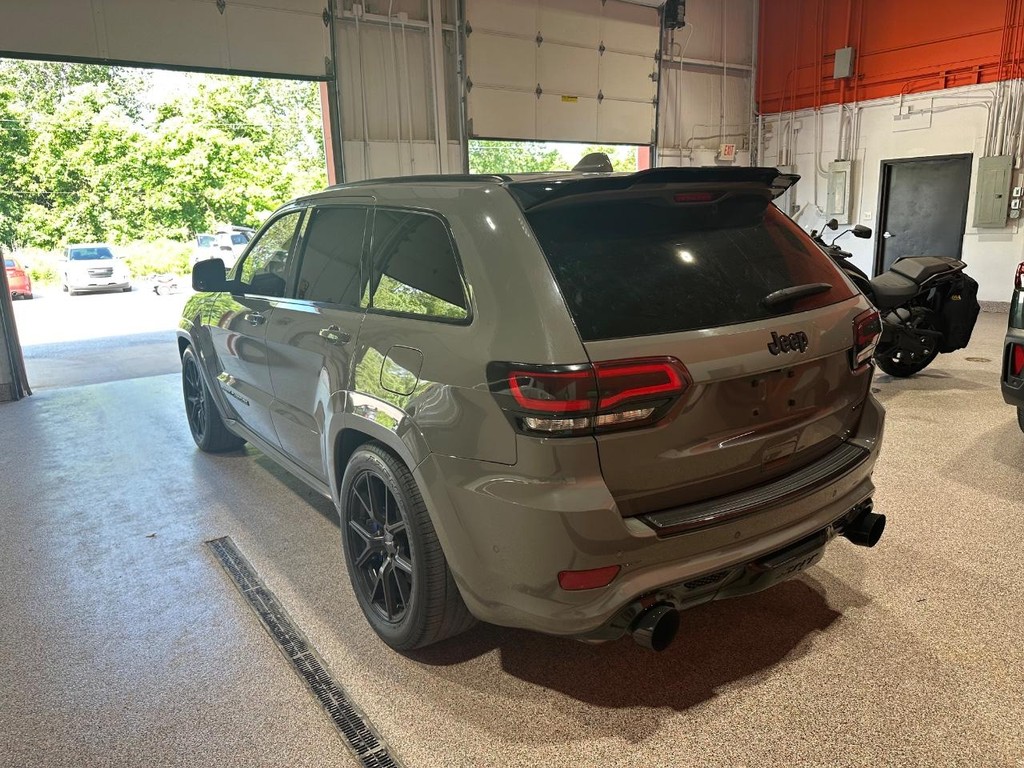 Jeep Grand Cherokee Vehicle Full-screen Gallery Image 8