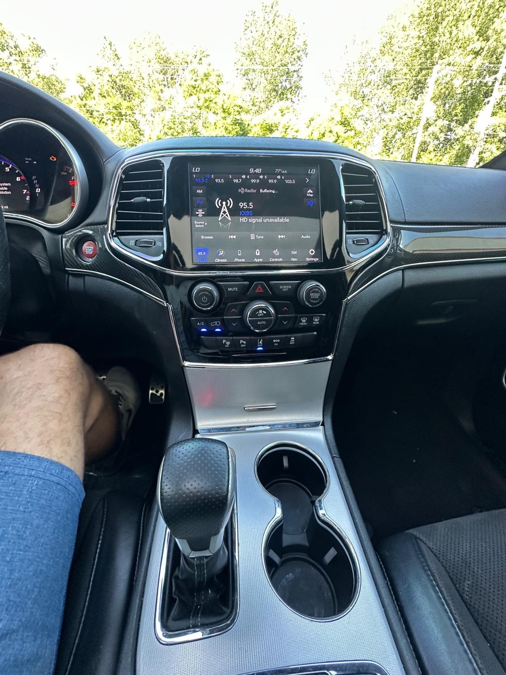 Jeep Grand Cherokee Vehicle Full-screen Gallery Image 19