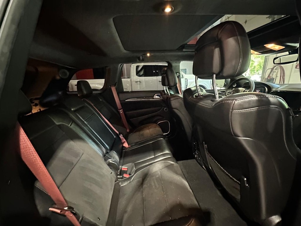 Jeep Grand Cherokee Vehicle Full-screen Gallery Image 20