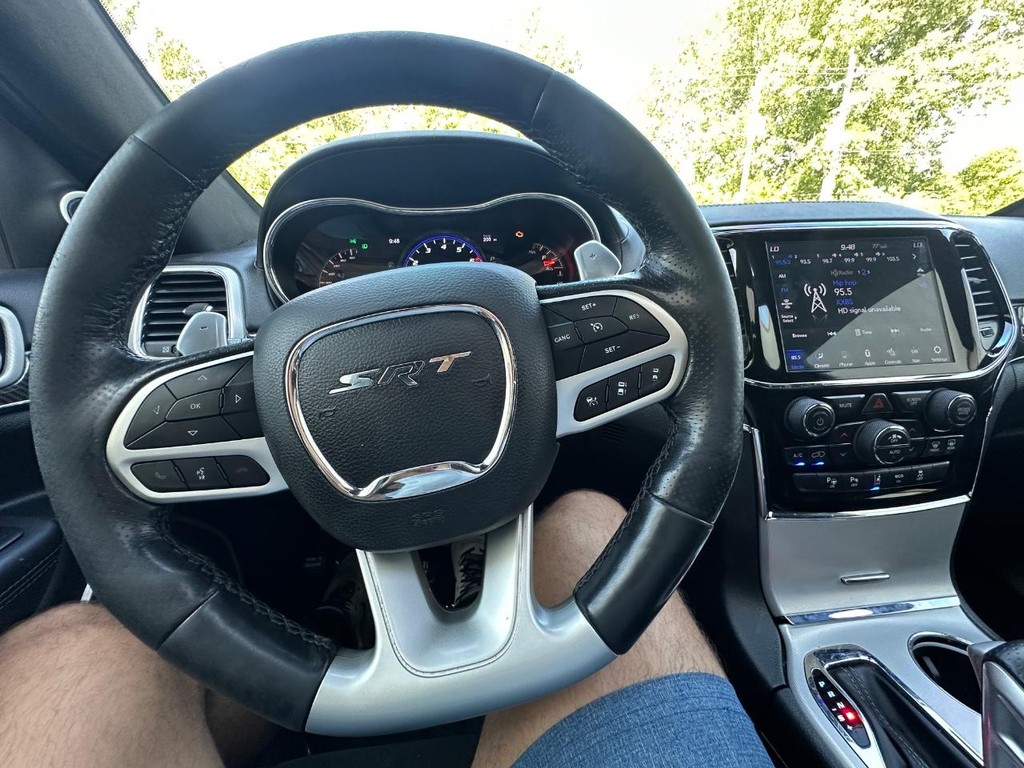 Jeep Grand Cherokee Vehicle Full-screen Gallery Image 22