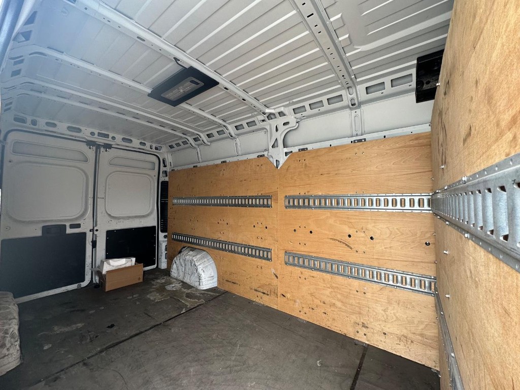 Ram ProMaster Cargo Van Vehicle Full-screen Gallery Image 12