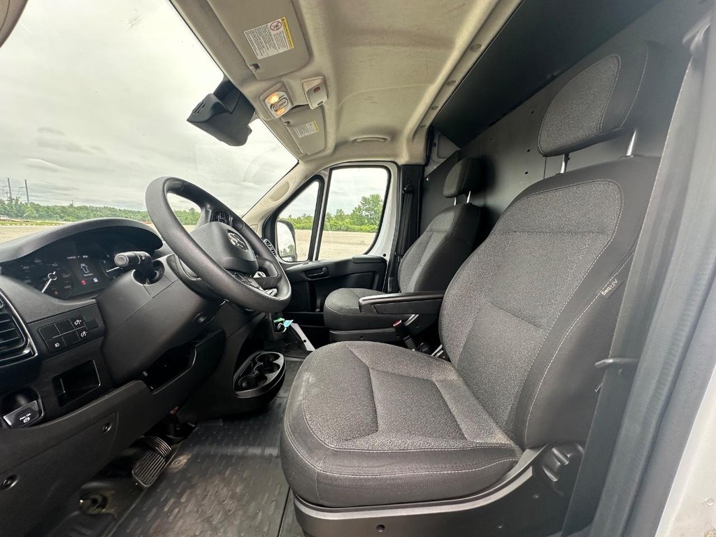 Ram ProMaster Cargo Van Vehicle Full-screen Gallery Image 17