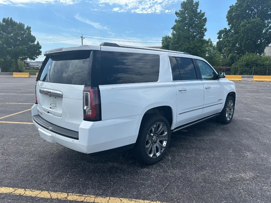 GMC Yukon XL Vehicle Full-screen Gallery Image 5