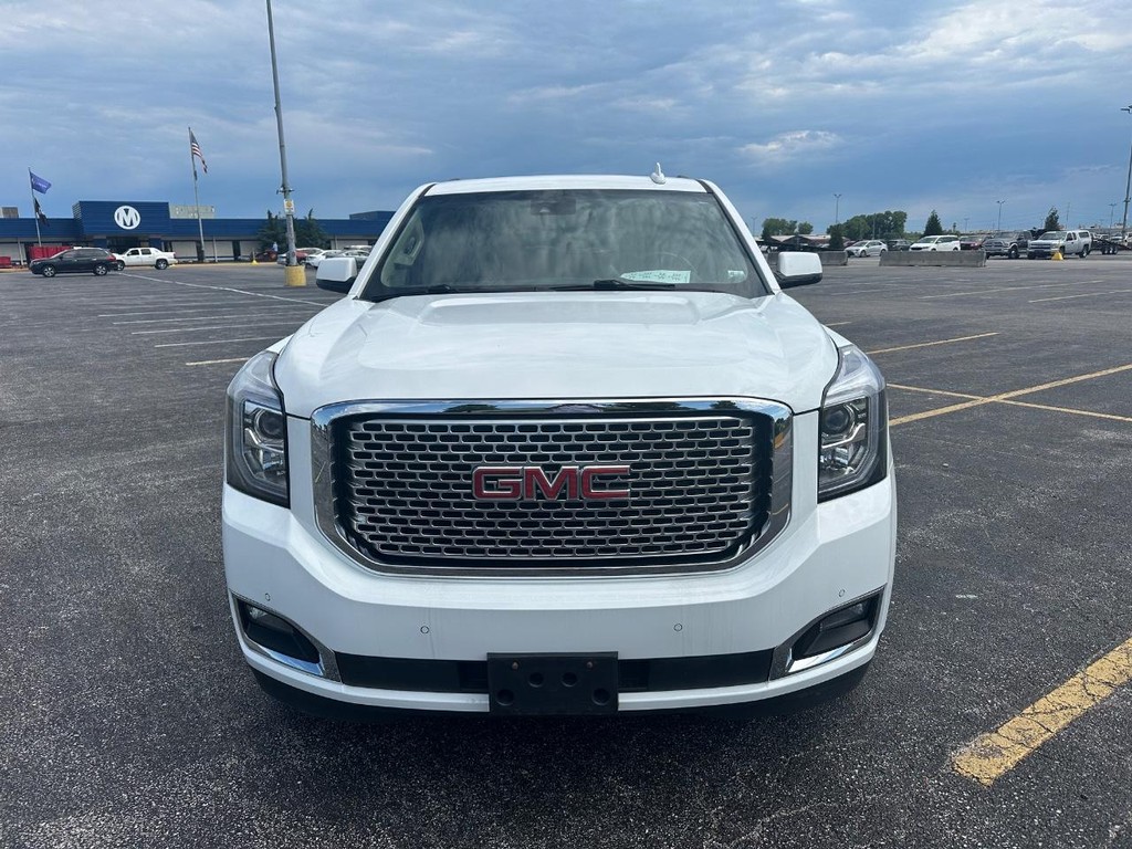 GMC Yukon XL Vehicle Full-screen Gallery Image 6