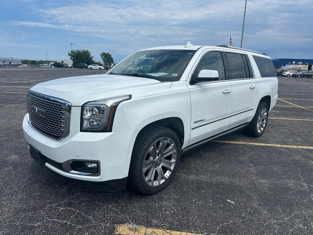 GMC Yukon XL Vehicle Full-screen Gallery Image 7