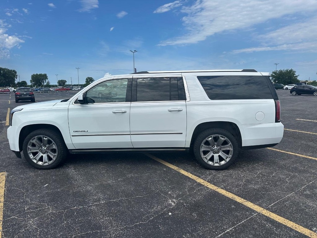 GMC Yukon XL Vehicle Full-screen Gallery Image 8